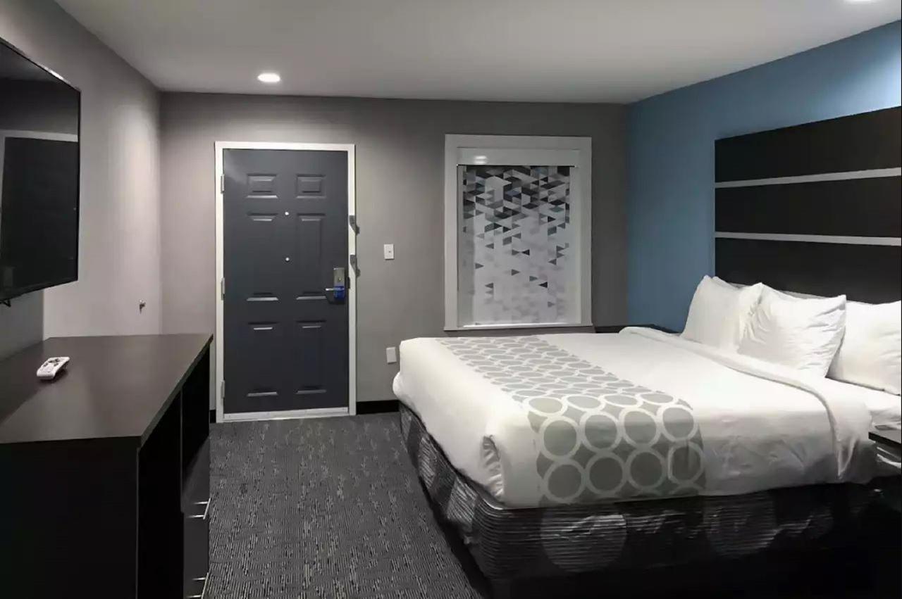 Rodeway Inn South Calhoun Bagian luar foto
