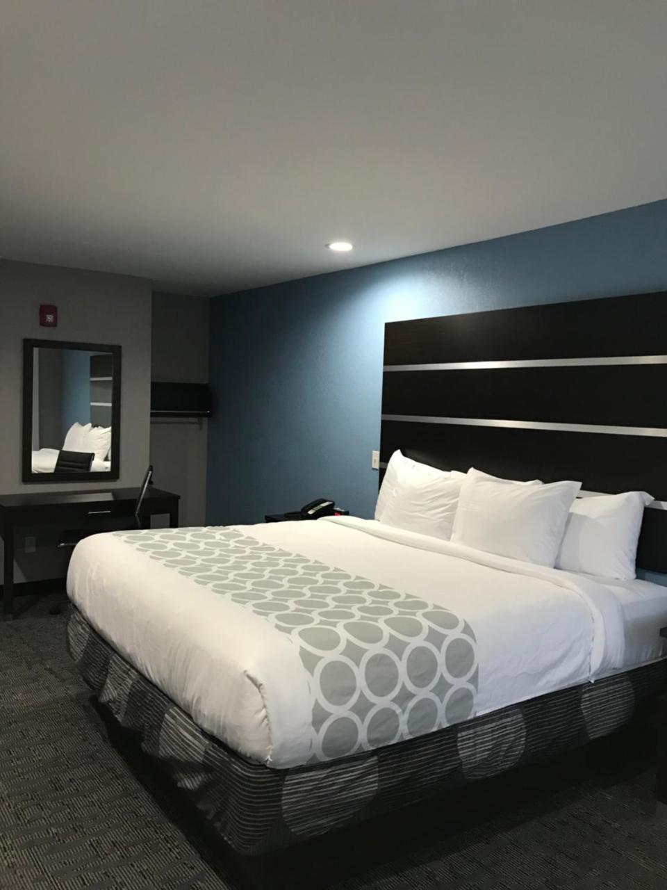 Rodeway Inn South Calhoun Bagian luar foto