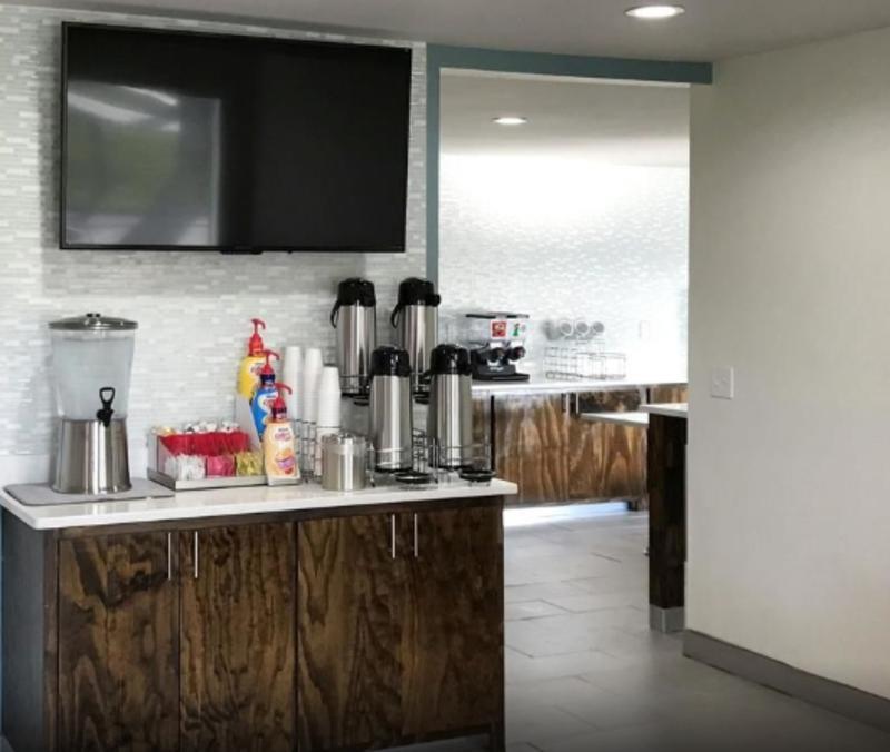 Rodeway Inn South Calhoun Bagian luar foto